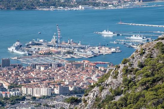 Projet André Jubelin : l&rsquo;enjeu de l&rsquo;accueil du porte-avions France Libre à Toulon dans le Var