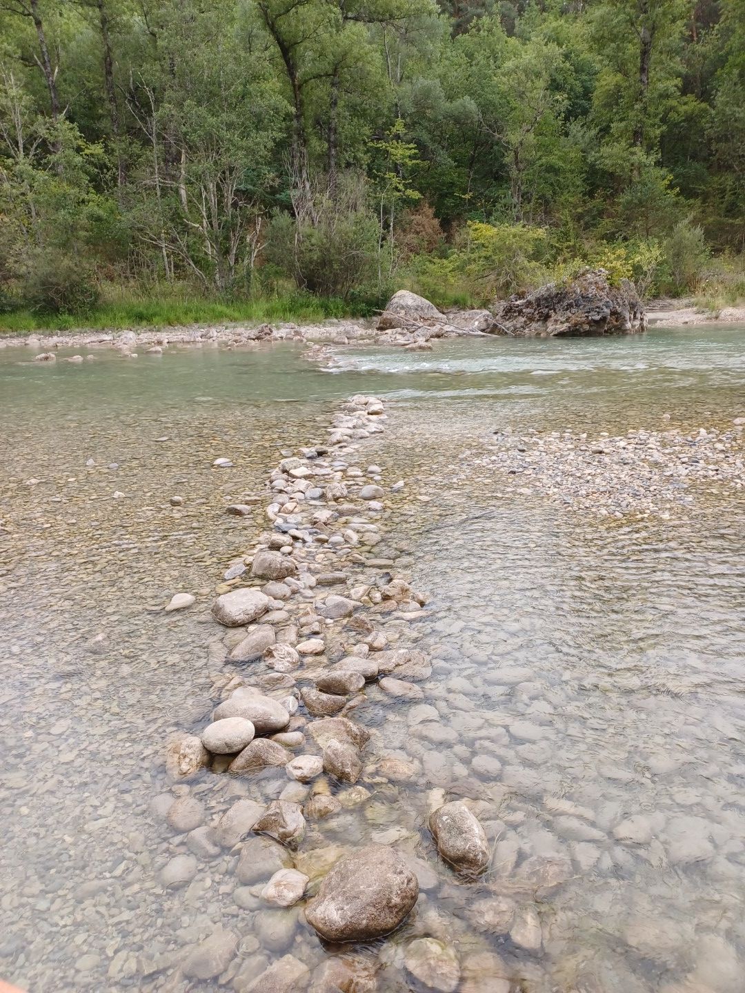 Opération démontage des barrages de galets dans le Verdon